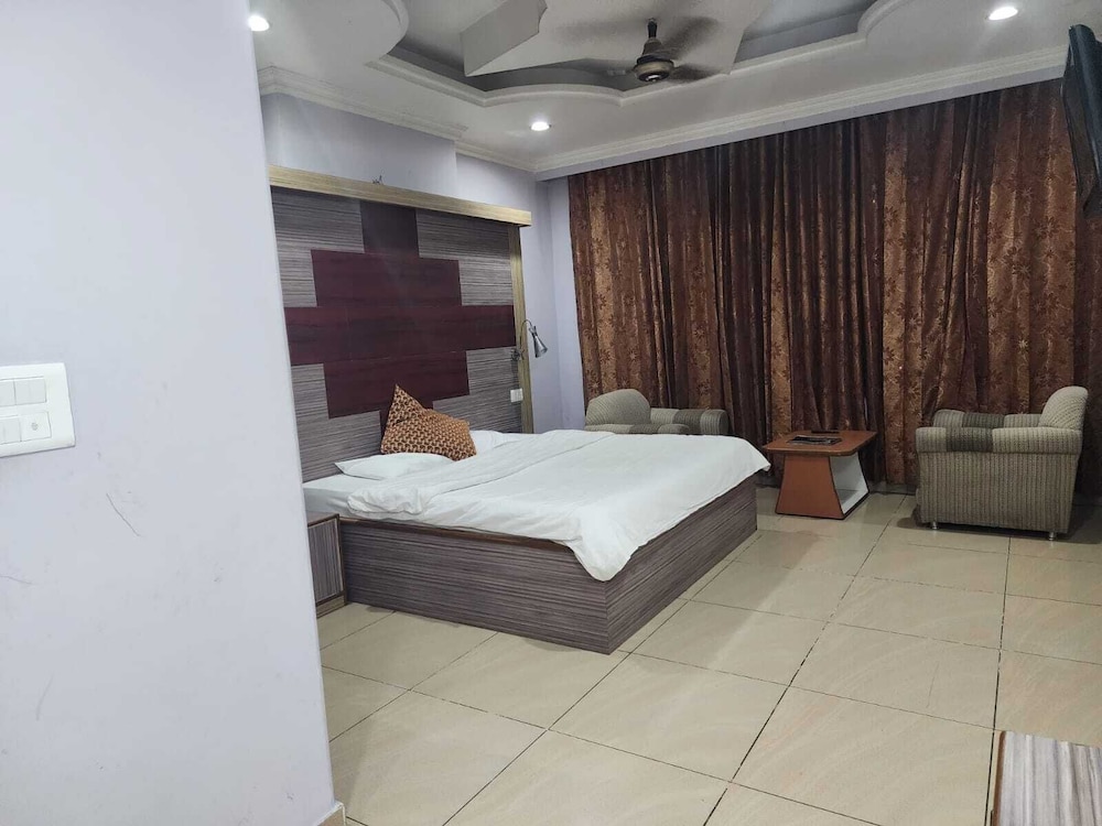 Deluxe Room - Photo 8
