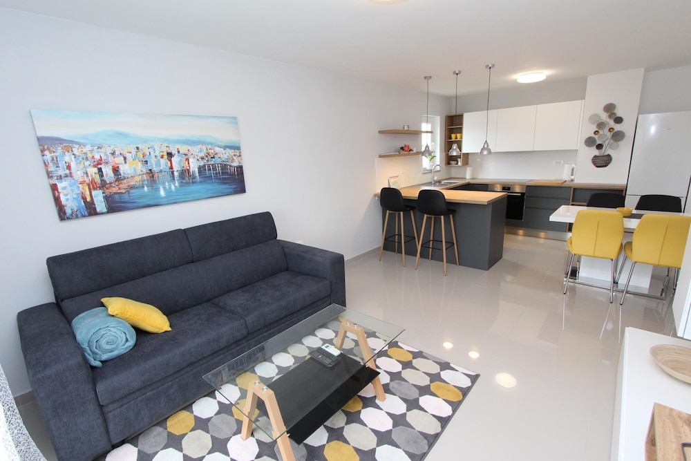 Apartment, 2 Bedrooms - Photo 5
