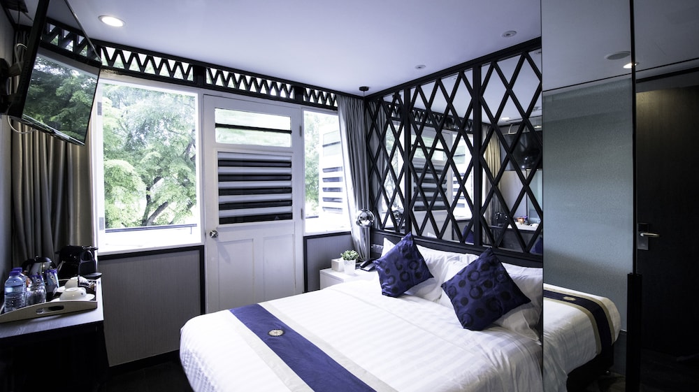 Deluxe Double Room, Balcony thumbnail 5