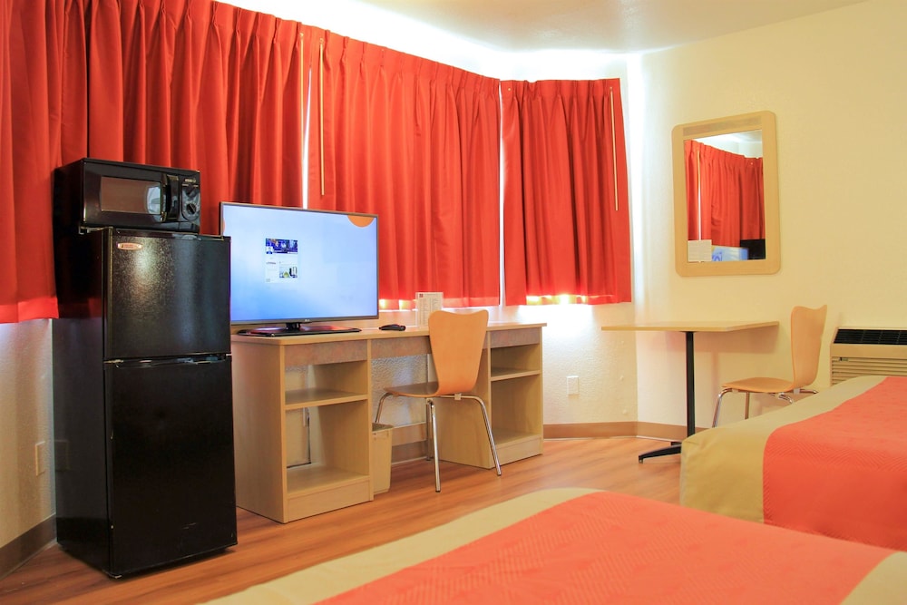 Deluxe Suite, 2 Queen Beds, Non Smoking, Refrigerator & Microwave - Photo 5