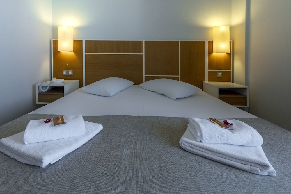 Economy Twin Room - Photo 3
