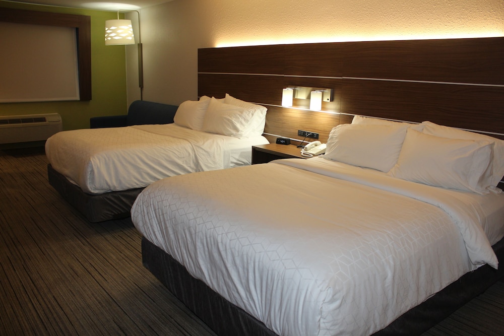 Standard Room, Multiple Beds - Photo 7