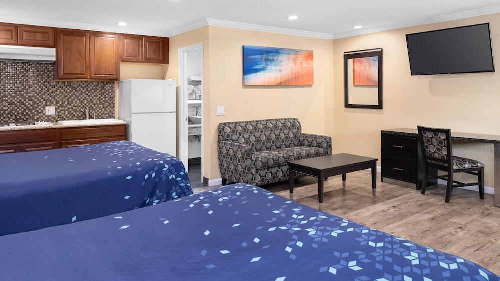 Deluxe Studio, 2 Double Beds, Kitchenette photo 2