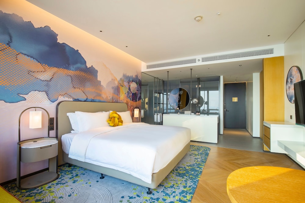 Social Lake King Room