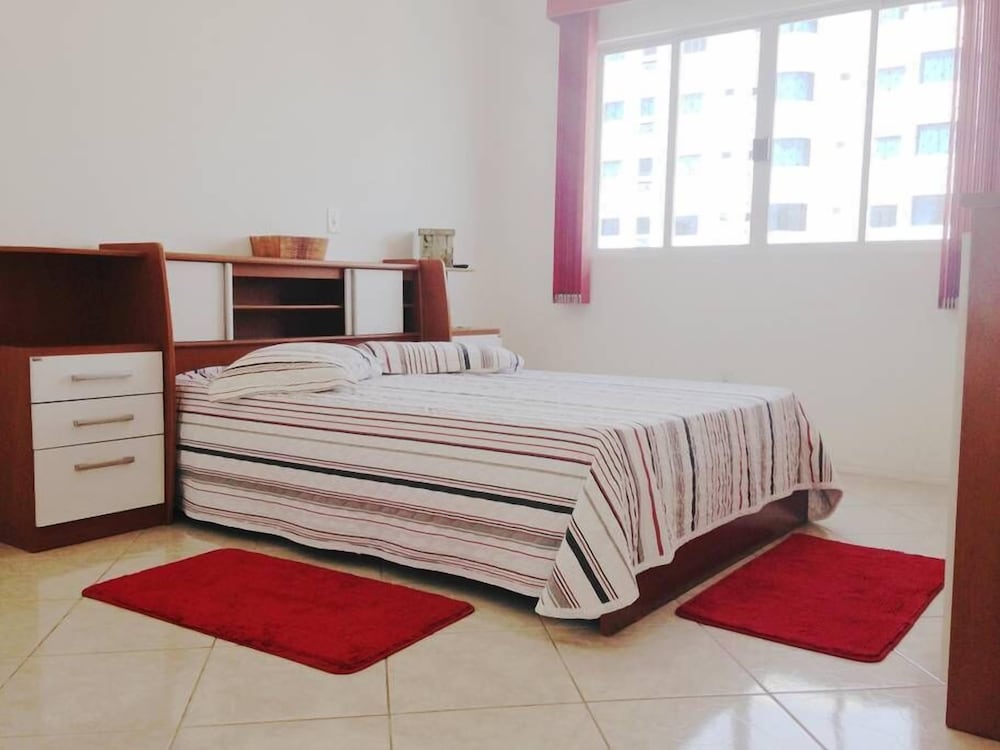 Family Apartment, Multiple Bedrooms, Balcony, Beachside photo 1