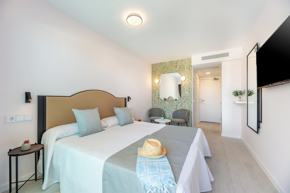 Double Room (3 Adults)