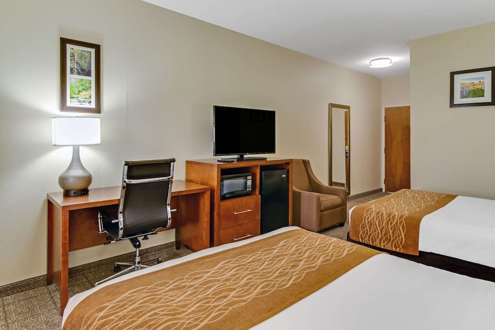 Standard Room, 2 Queen Beds, Non Smoking - Photo 7