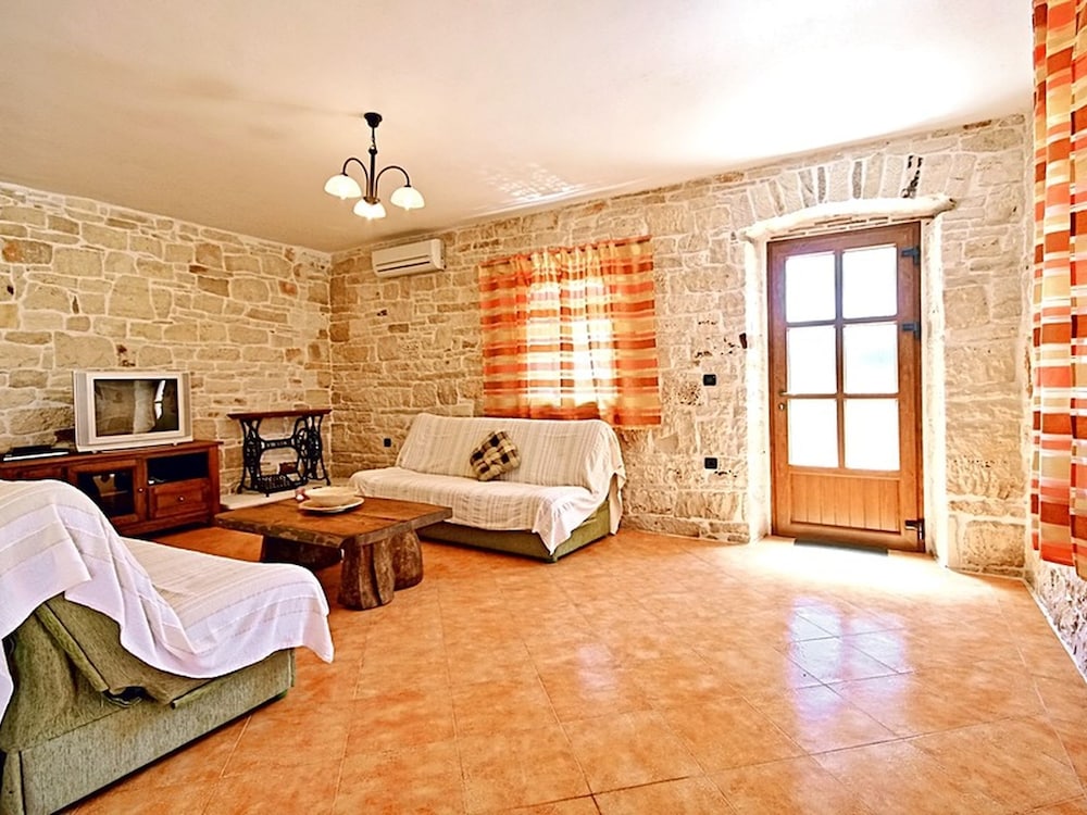 Villa photo 1