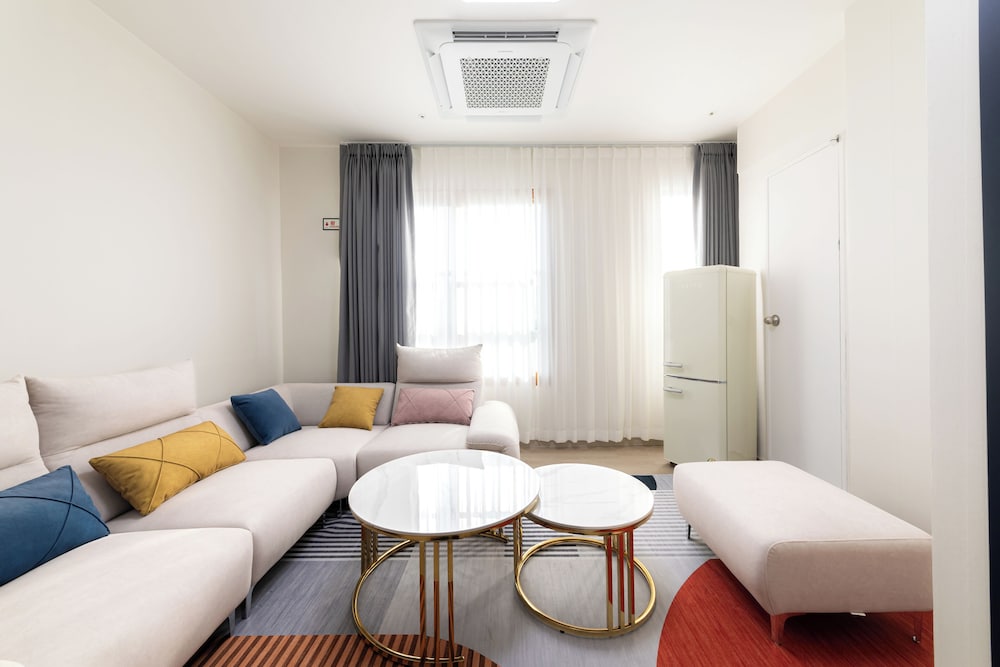 Suite (B)