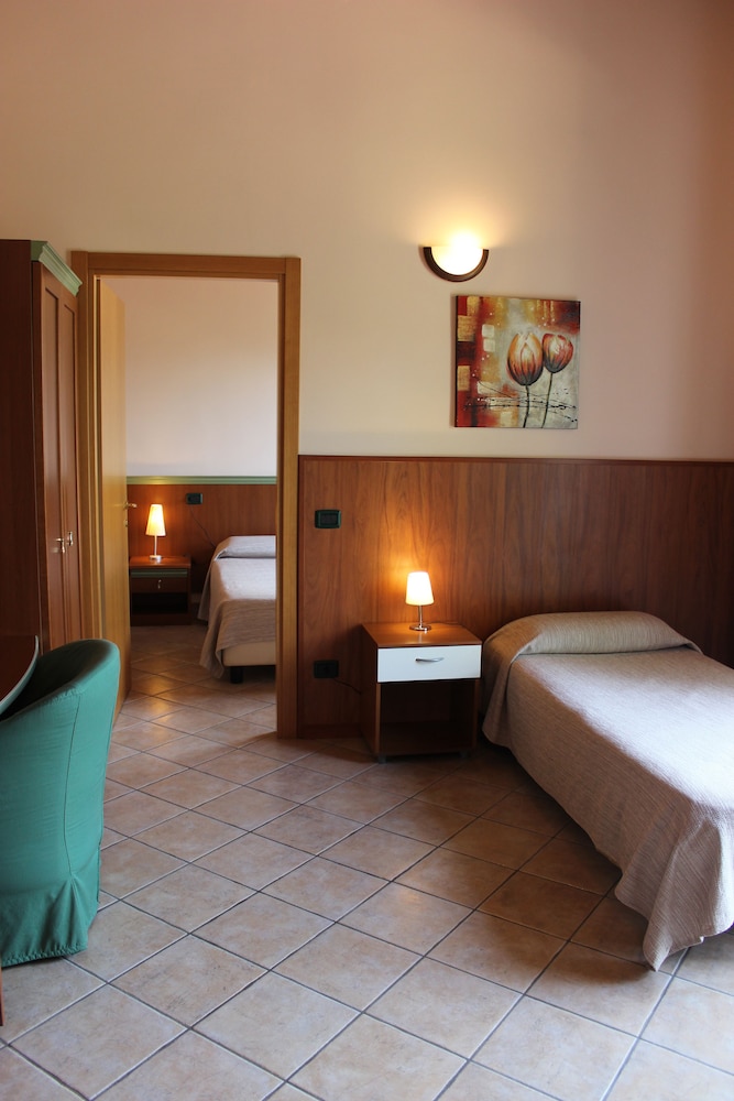 Suite - Photo 3