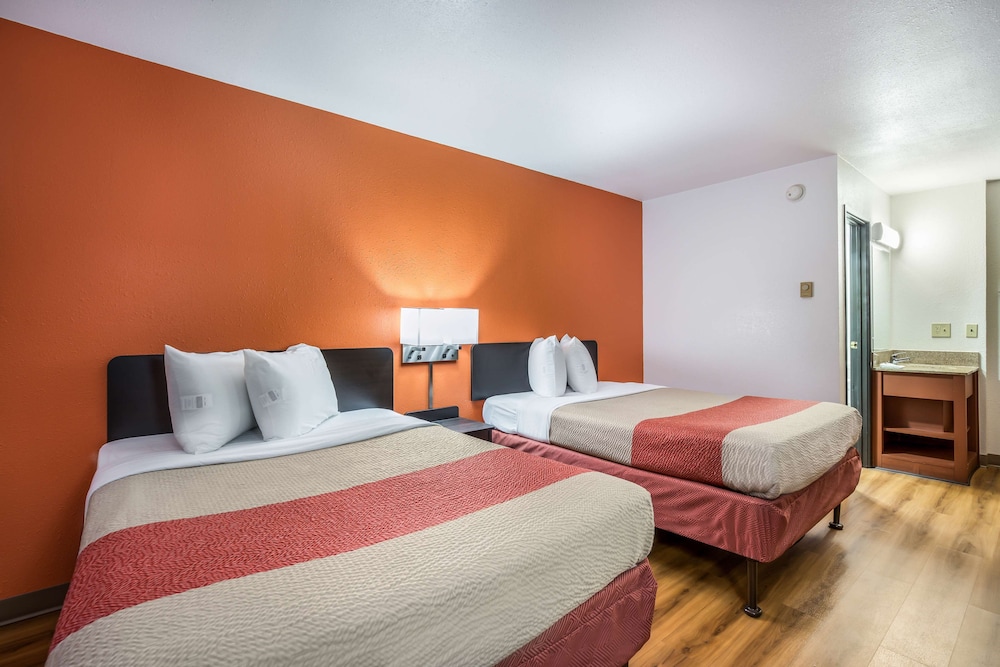 Standard Room, 2 Double Beds, Non Smoking - Photo 3