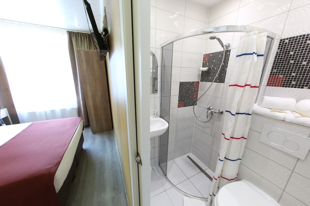 Economy Double Room photo 3