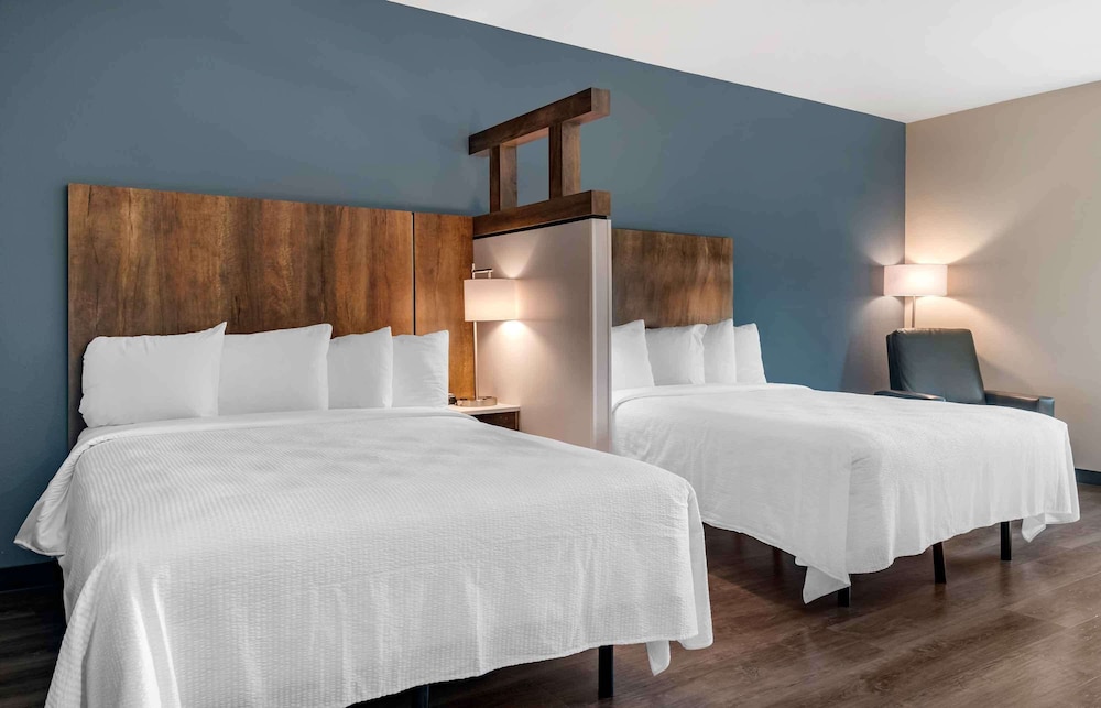 Premium Studio, 2 Queen Beds, Non Smoking, Refrigerator (Microwave) - Photo 1