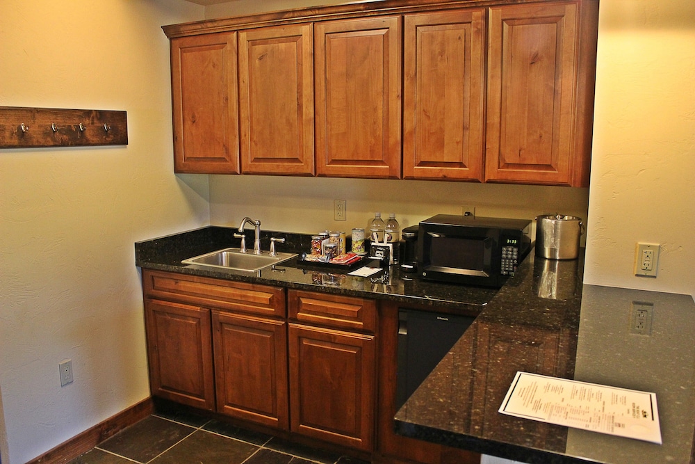 Accessible Two Queen Studio Suite - Photo 6