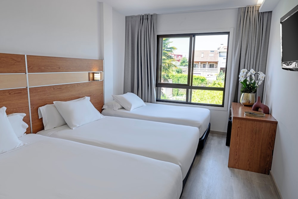 3 Single Beds - Photo 2
