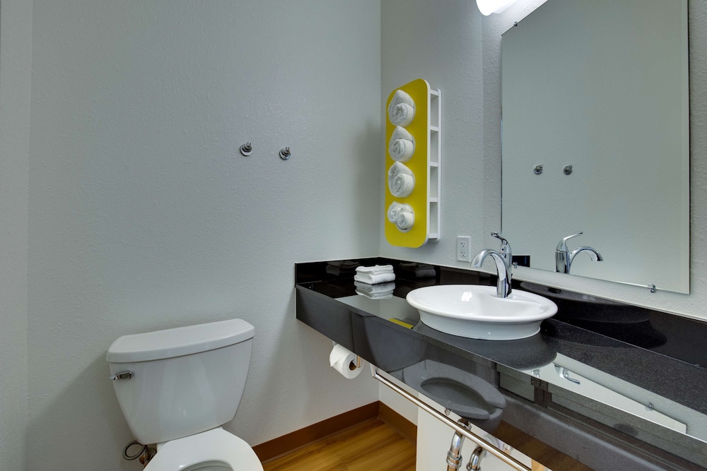 Standard Room, 1 Queen Bed, Non Smoking, Refrigerator