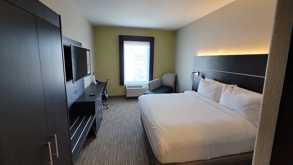 Standard Room, 1 King Bed, Accessible (Comm, Accessible Tub) - Photo 1