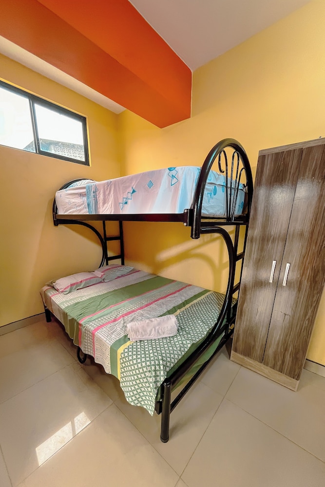 Double Room, Multiple Beds photo 2