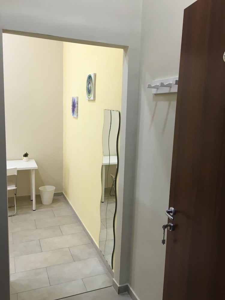 Double Room (Yellow)
