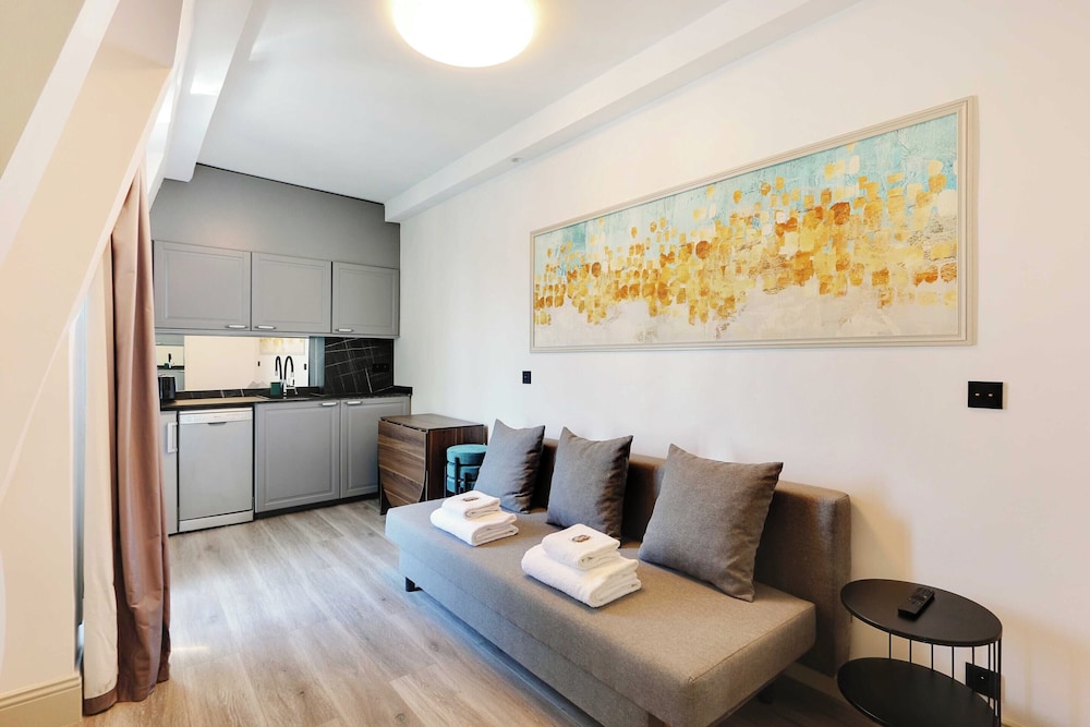 Apartment photo 1