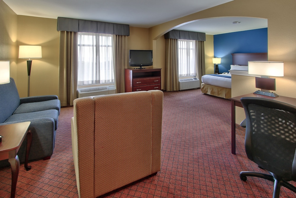 Suite, 1 King Bed with Sofa bed (Additional Living Area) photo 2