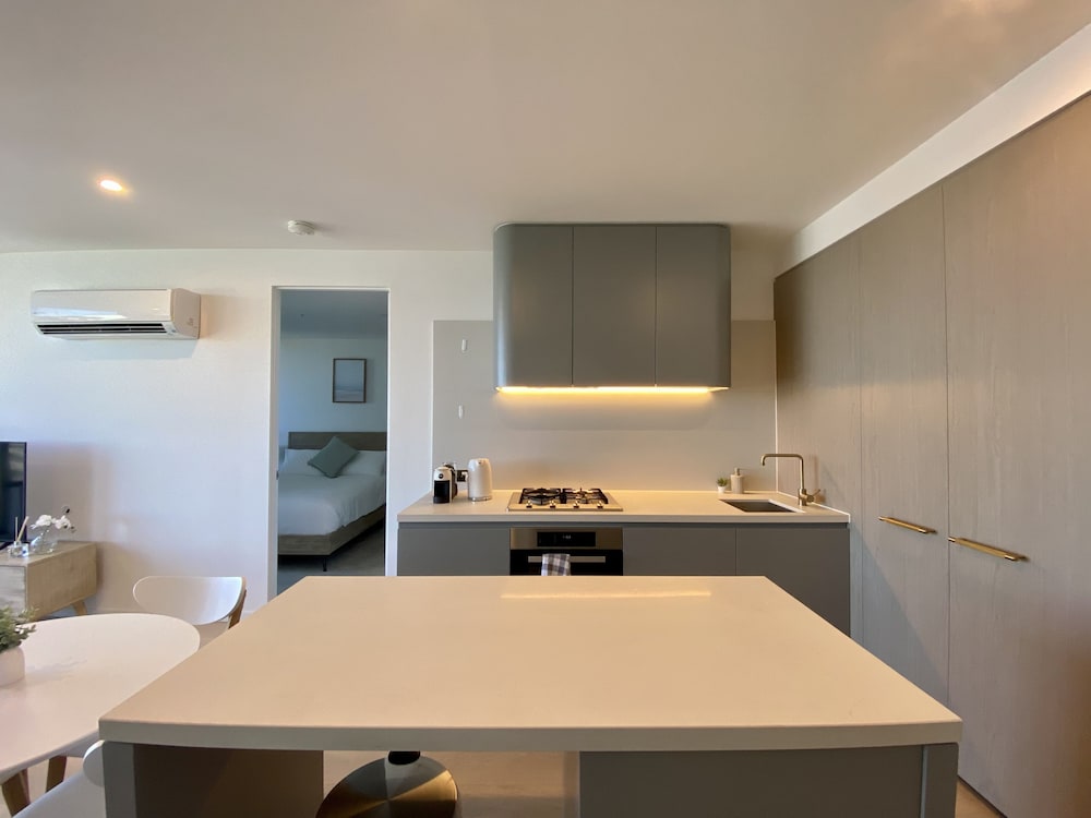 Design Apartment, 2 Bedrooms, Pool Access, City View photo 3