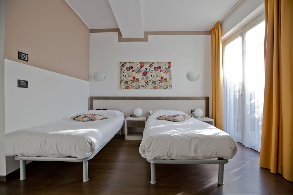 Standard Double or Twin Room photo 3
