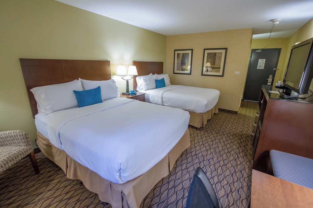 Premium Room, 2 Queen Beds, Pool Access - Photo 4