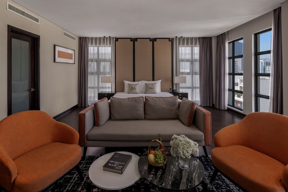 Signature Suite, Bathtub, City View with afternoon tea daily photo 2