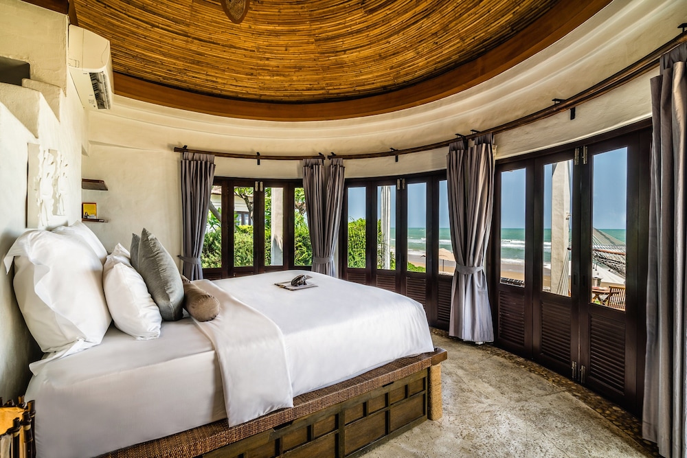 Beachfront Pool Suite - Photo 7