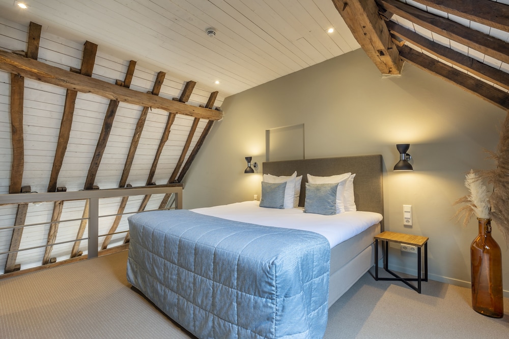 Signature Suite - Photo 3