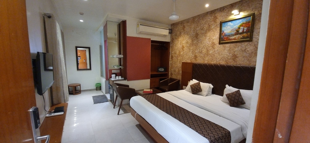 Premium Room, 1 King Bed photo 1