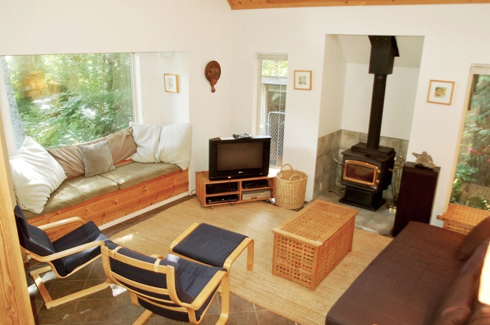 Chalet, 5 Bedrooms, Fireplace photo 1