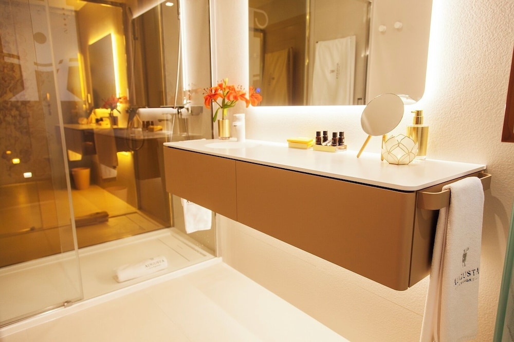 Suite (Demi Suite)