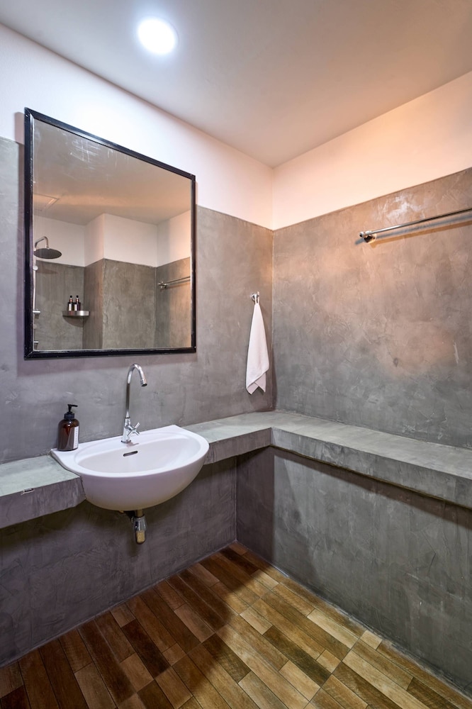 Budget Double Room - Photo 2