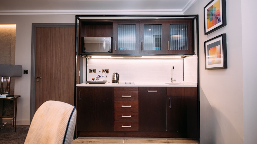 Suite, 1 Bedroom - Photo 13