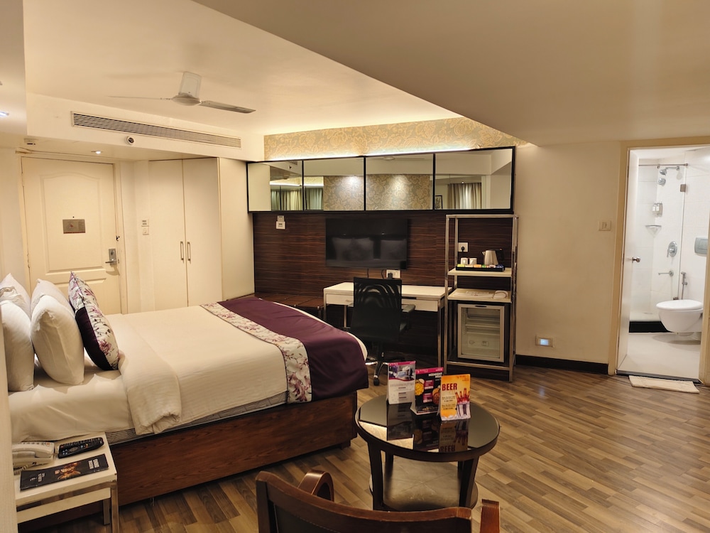 Club Deluxe Room - Photo 4