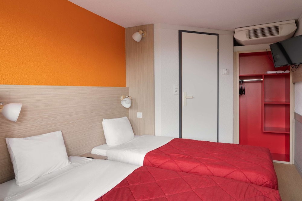 Standard Room, 2 Twin Beds - Photo 1