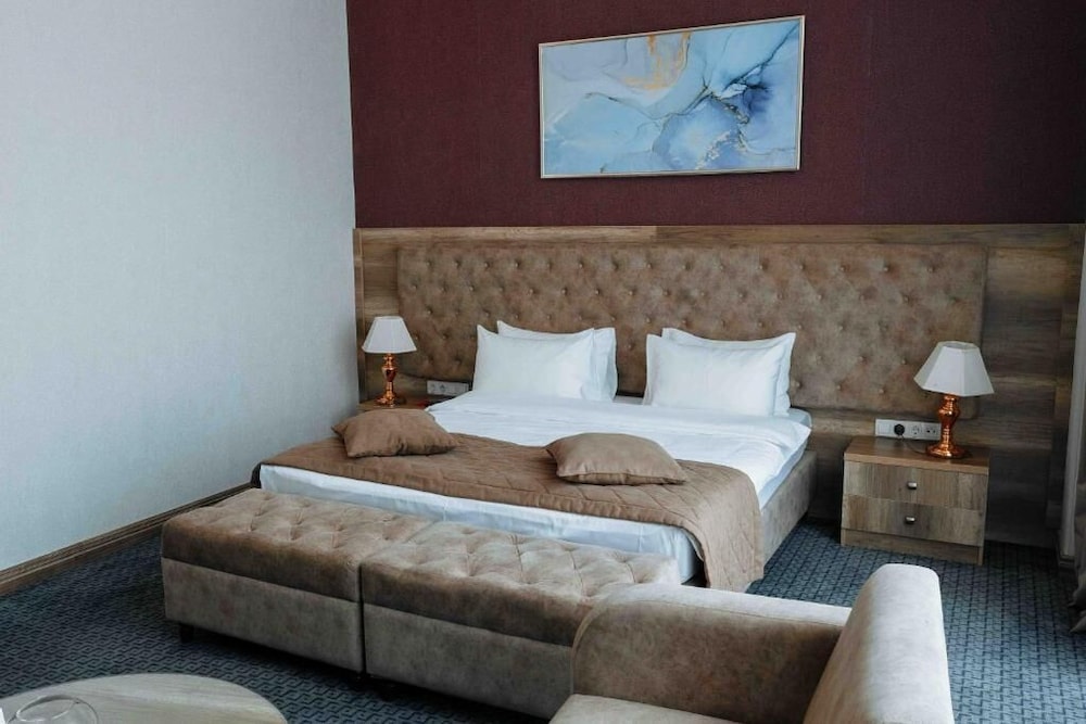 Room, 1 King Bed, Non Smoking (Mobility Accessible) photo 3