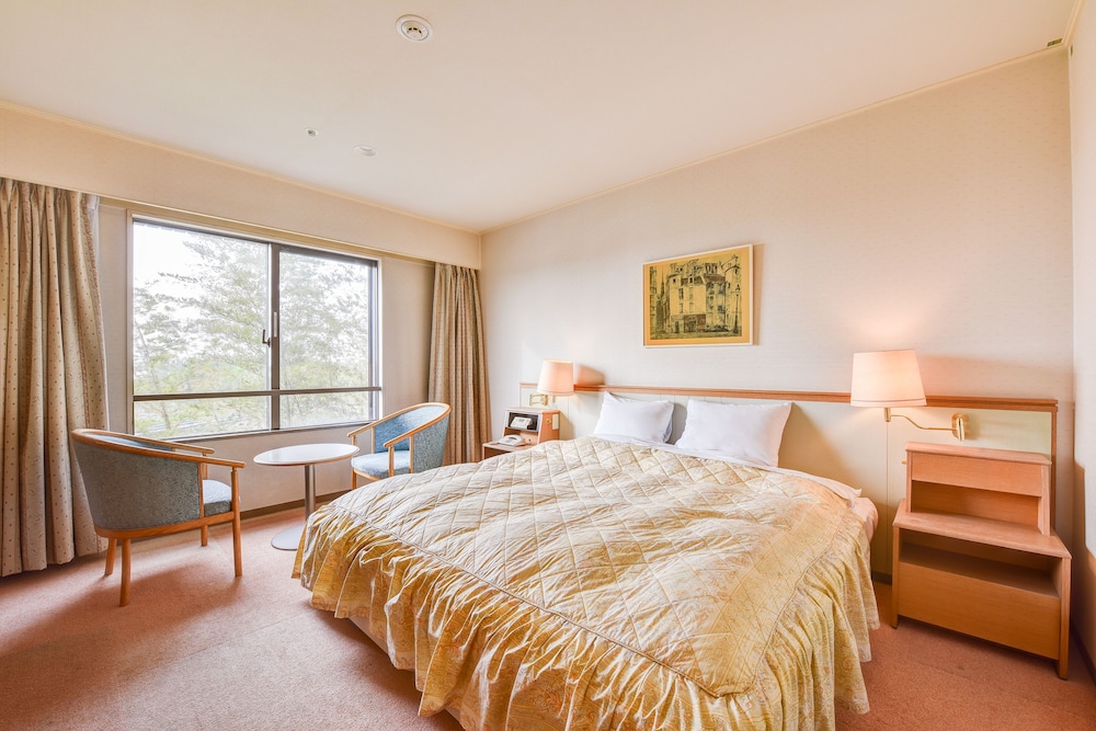 Double Room, Smoking
