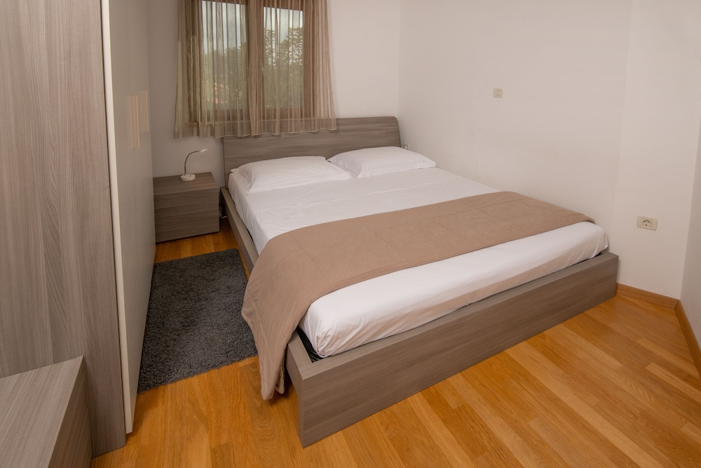 Superior Apartment, 1 Bedroom, Partial Sea View