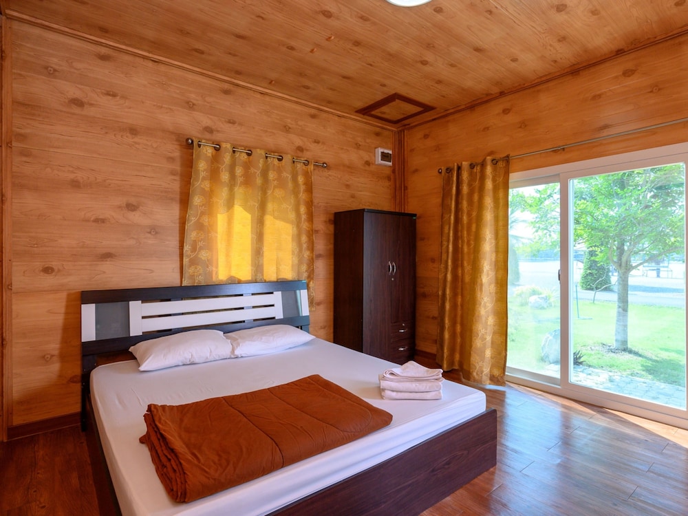 Cottage Room - Photo 12