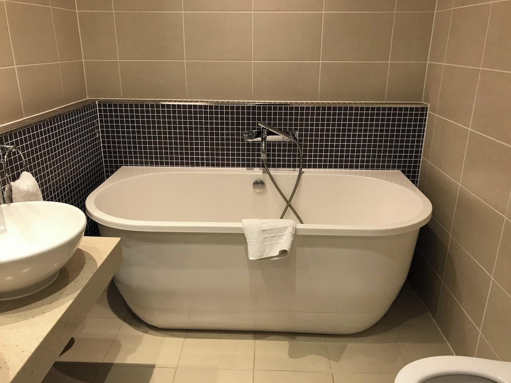 Executive Twin Room - Photo 7