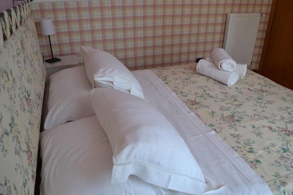 Double Or Twin Room, 1 Queen Bed photo 3