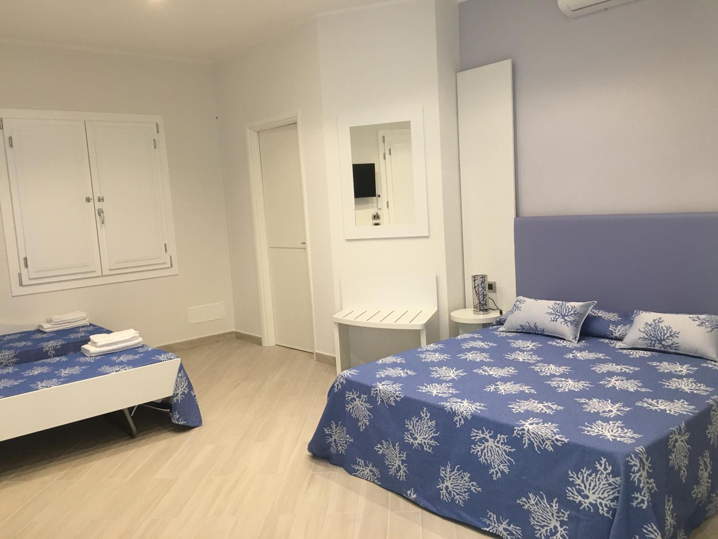 Superior Quadruple Room with Sea View photo 1