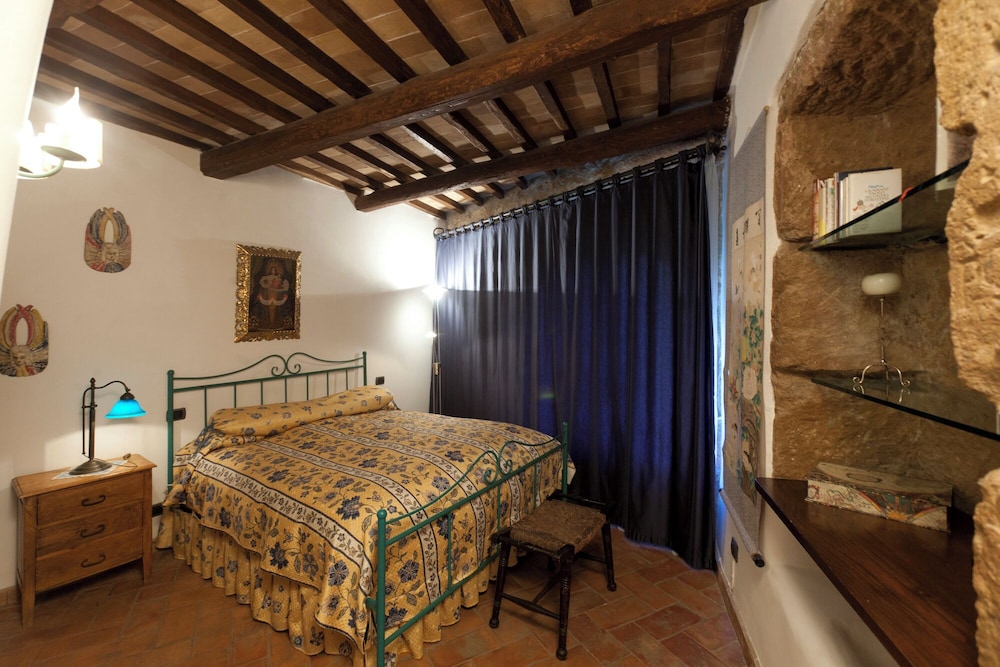 Luxury Suite, 1 Queen Bed, Private Bathroom, Valley View (100-300 meters from check-in location) photo 3