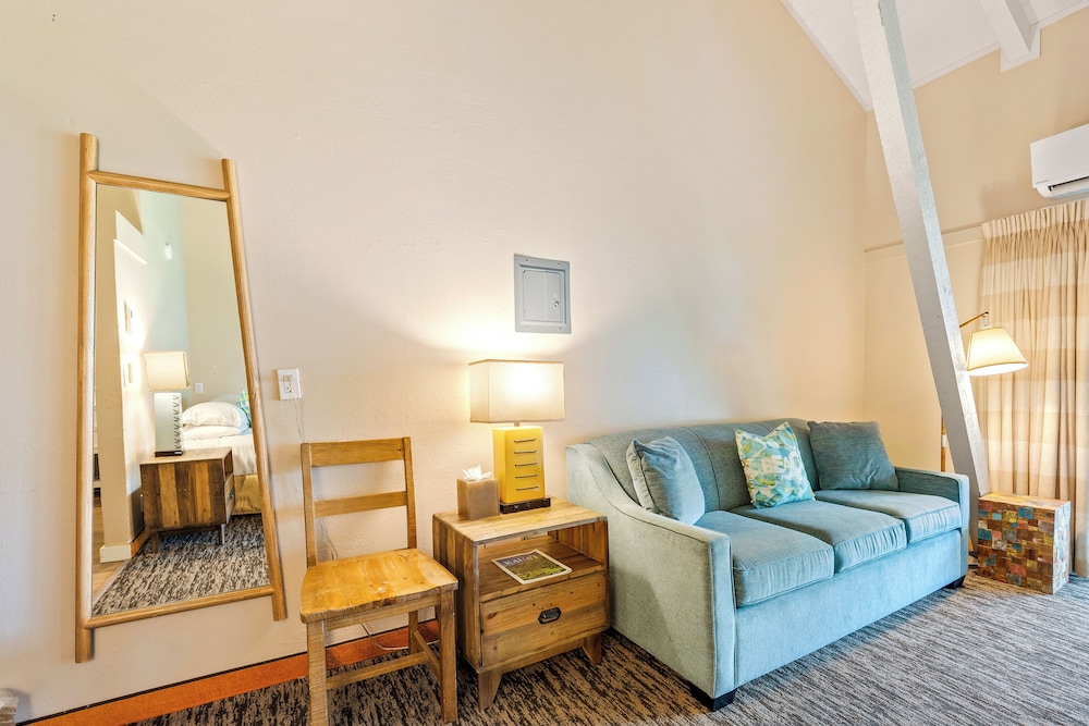 Deluxe Room, Ocean View (2nd Floor - Stair Access Only)