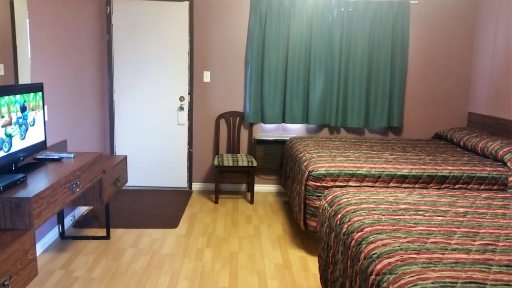 Comfort Room, 2 Queen Beds, City View photo 2