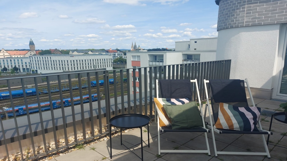Premium Room, 1 Queen Bed, City View (Roof Terrace, Up to 3 Adults) - Photo 2