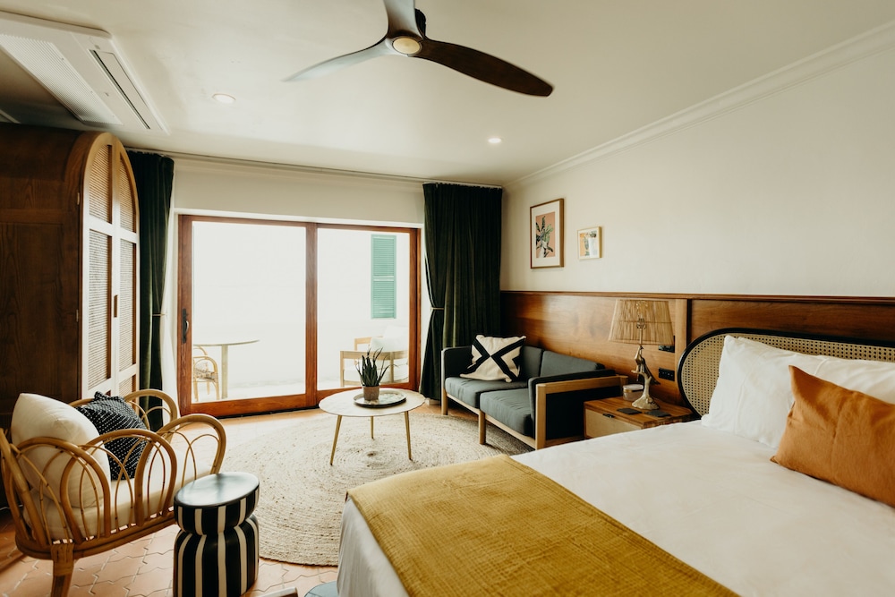 Deluxe Room, 1 King Bed, Balcony, Ocean View photo 1